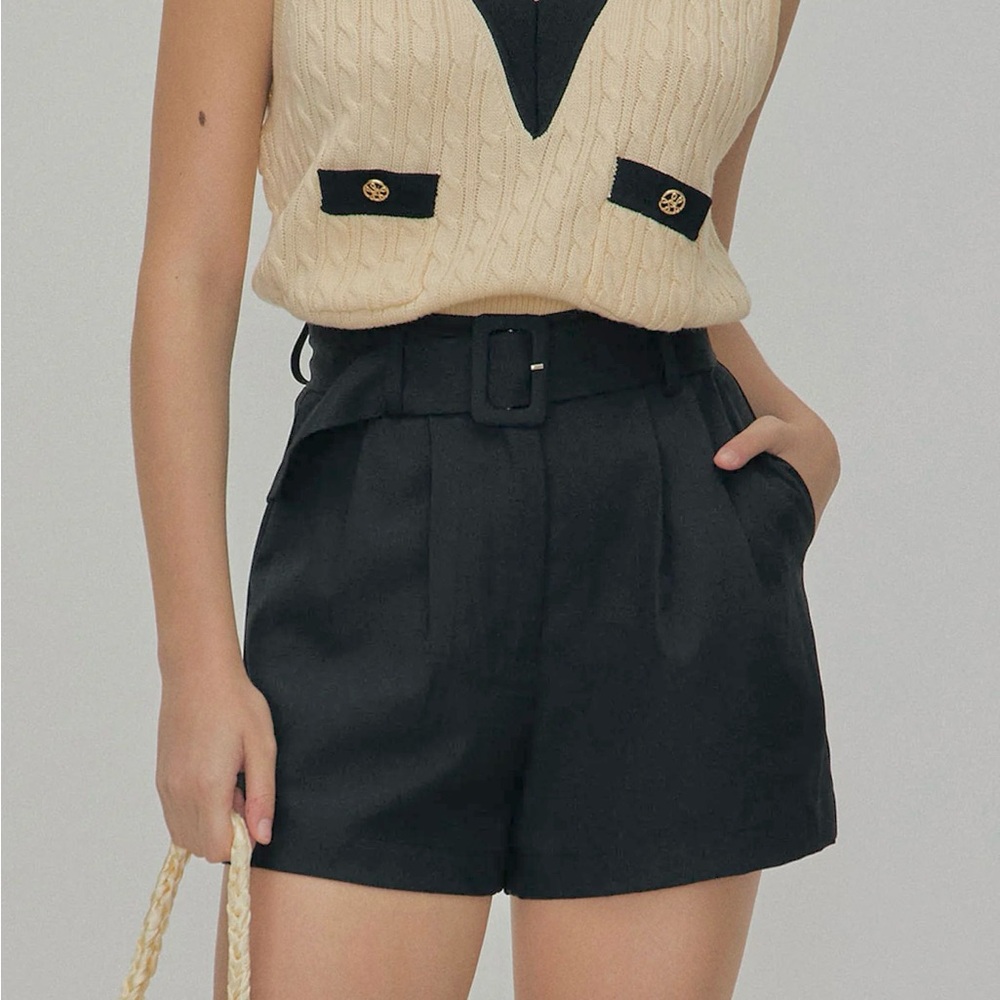 Rihoas Black High-waisted Pleated Belted Shorts